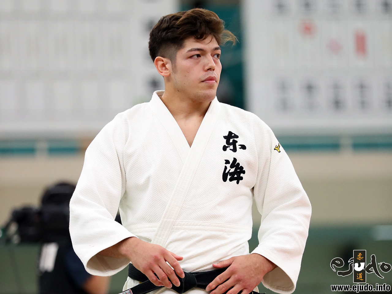 柔道　村尾三四郎選手　直筆サインカード　シリアルナンバー入り 2025年最新】村尾三四郎 サインの人気アイテム - メルカリ