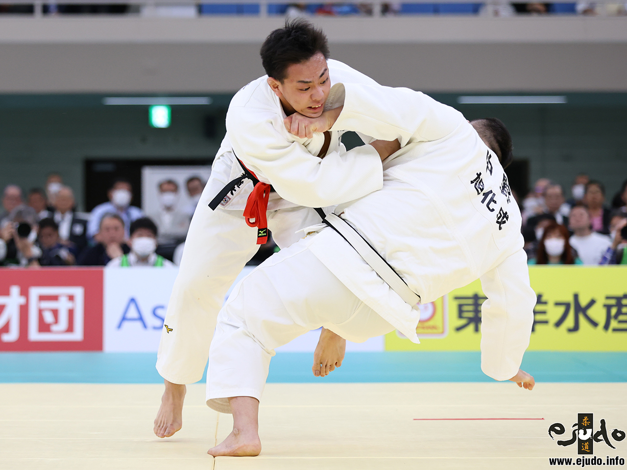 【ニュース・談話】初出場の18歳・新井道大が場内沸かす、重量級のホープ中野寛太に一本勝ち／令和5年全日本柔道選手権大会 eJudo