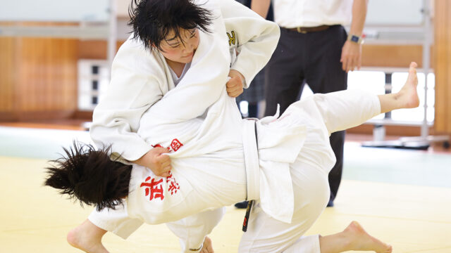 【ニュース】国士舘が初優勝、荻野友里が代表戦2試合勝ち切ってチームを全国へと導く／第74回インターハイ柔道競技東京都予選・女子団体試合