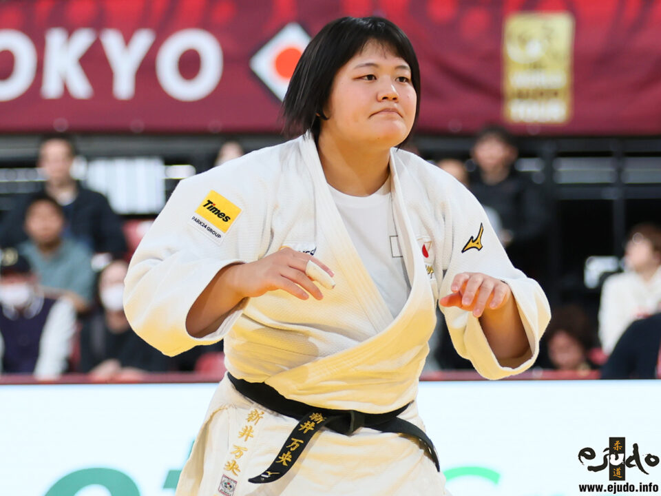新井万央