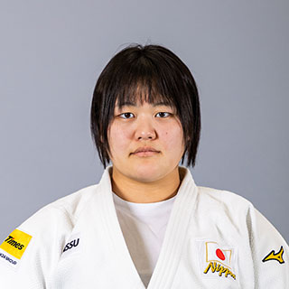 新井万央