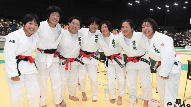 【ニュース】掲げたテーマは「挑戦・執念・感動」。流れ掴んだ富士学苑が頂点極める／第97回金鷲旗高校柔道大会・女子