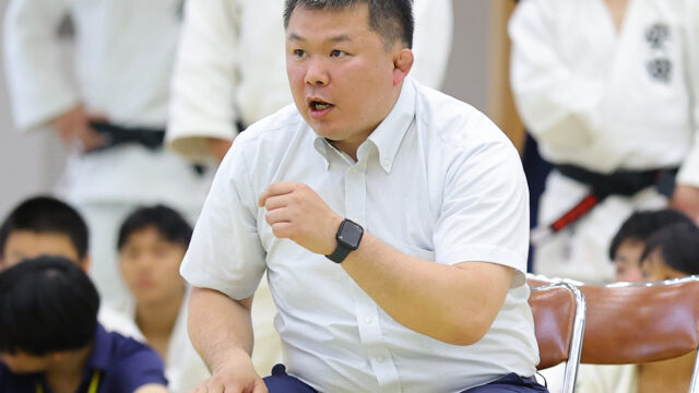 【有力校監督インタビュー】「『風を吹かせる』準備をするのみ。急成長の1年生コンビが面白い」国士舘高・百瀬晃士監督／第74回インターハイ柔道競技・男子団体試合