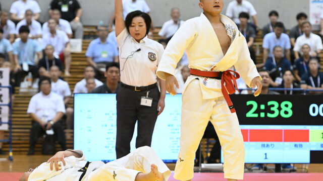【レポート】2年生古賀龍之介が優勝、決勝は電光石火の寝技でワンチャンス逃さず／第74回インターハイ柔道競技 男子60kg級