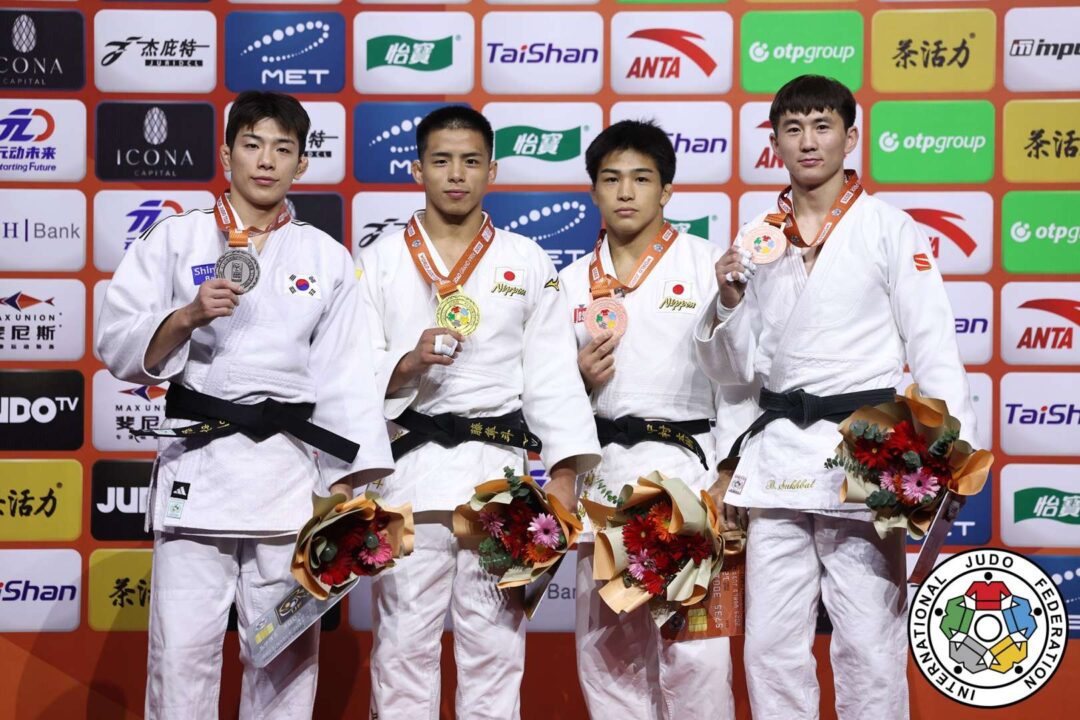 60kg級メダリスト。左から準優勝のイ・ハリン、優勝した近藤隼斗、3位の中村太樹とビャンバスレン・スフバット。
