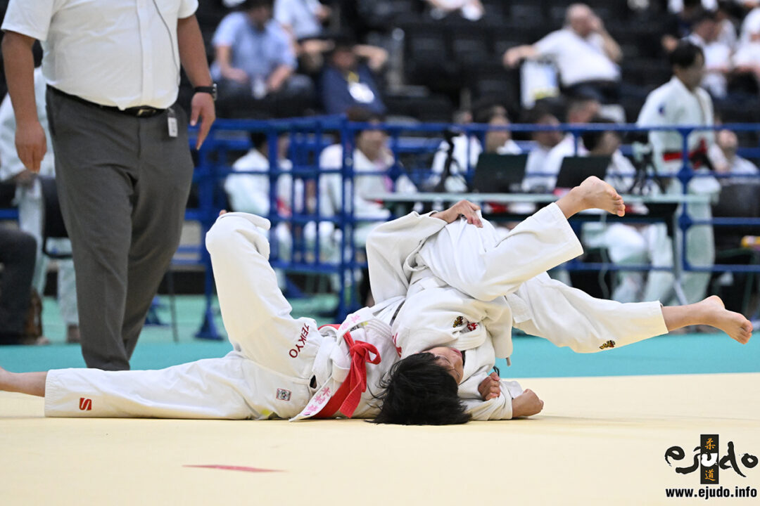 準々決勝、吉田唯良が木村結香から袖釣込腰「技あり」