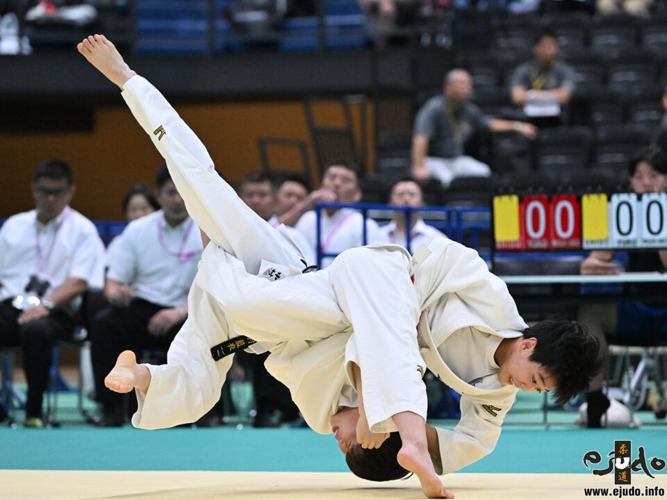 
２回戦、堂屋敷朱理が伊藤彩藍から開始早々に内股「技あり」