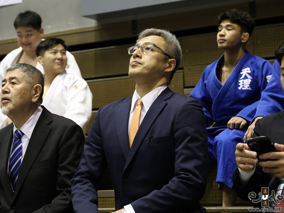 穴井隆将監督