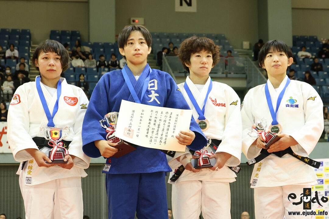 48kg級メダリスト。左から準優勝の森結愛、優勝した原田瑞希、3位の荒川朋花と吉岡光。
