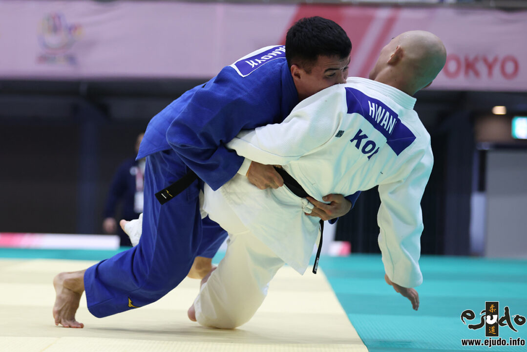 決勝、決着の一撃。シャディヤル・クアンディクが小外掛で「技あり」「一本」と連取した。