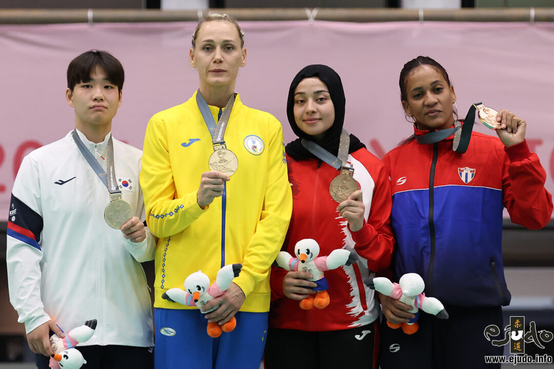 63kg級メダリスト。左から準優勝のイ・ヒョナ、優勝したカテリーナ・シェペリウク、3位のエスマ・ゴクルとヤディラ・ラモス=ラミレス。