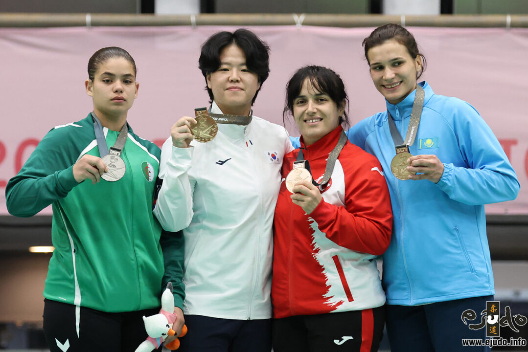 78kg級メダリスト。左から準優勝のブシュラ=ベリンダ・サディ、優勝したホン・ウンミ、3位のヤディガル・タライハンとアンナ・クラモロワ。