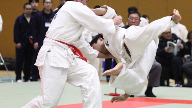 【ニュース】初めて「無段の部」を開催、東北チャンピオンの称号掛けて白帯県代表が熱戦／第48回全国高等学校柔道選手権大会 東北地区大会