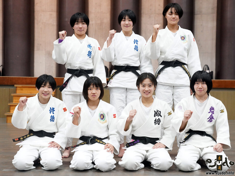 女子の全国大会出場権獲得者。前列左から川嶋歩稀(48kg級)、外山葉乃(48kg級)、嶋貫ゆず(52kg級)、中嶋夏乃香(57kg級)。後列左から小柴愛梨奈(57kg級)、小柴愛梨奈(63kg級)、武田桃佳(無差別)。
