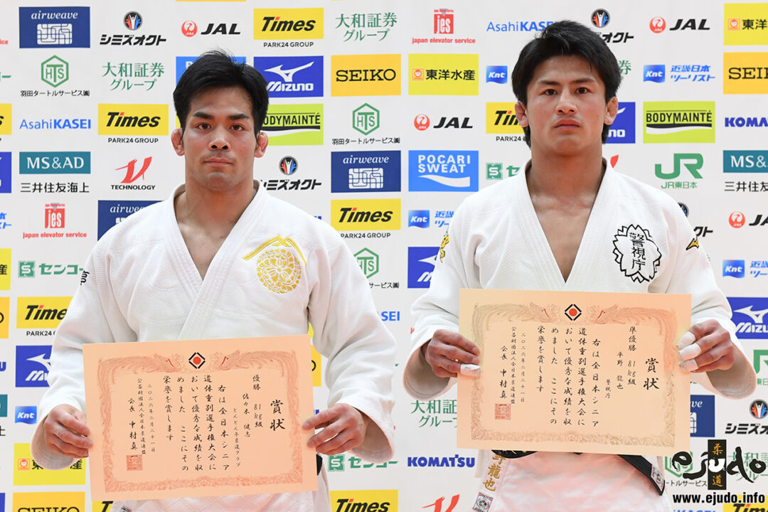 81kg級成績上位者。左から優勝した佐々木健志、準優勝の平野龍也。