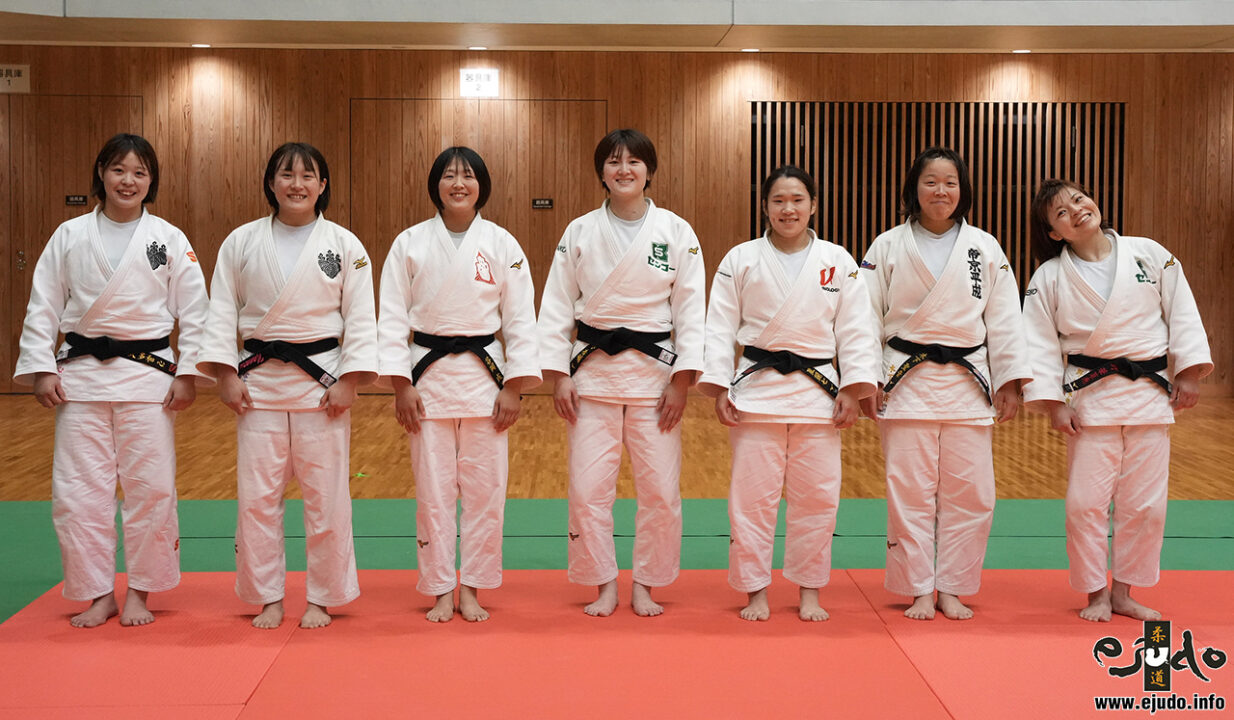 皇后盃全日本女子柔道選手権進出者。左から大多和心、辻ななる、谷岡成美、平野友萌、佐藤星麗七、木下聖音、小野華菜恵。