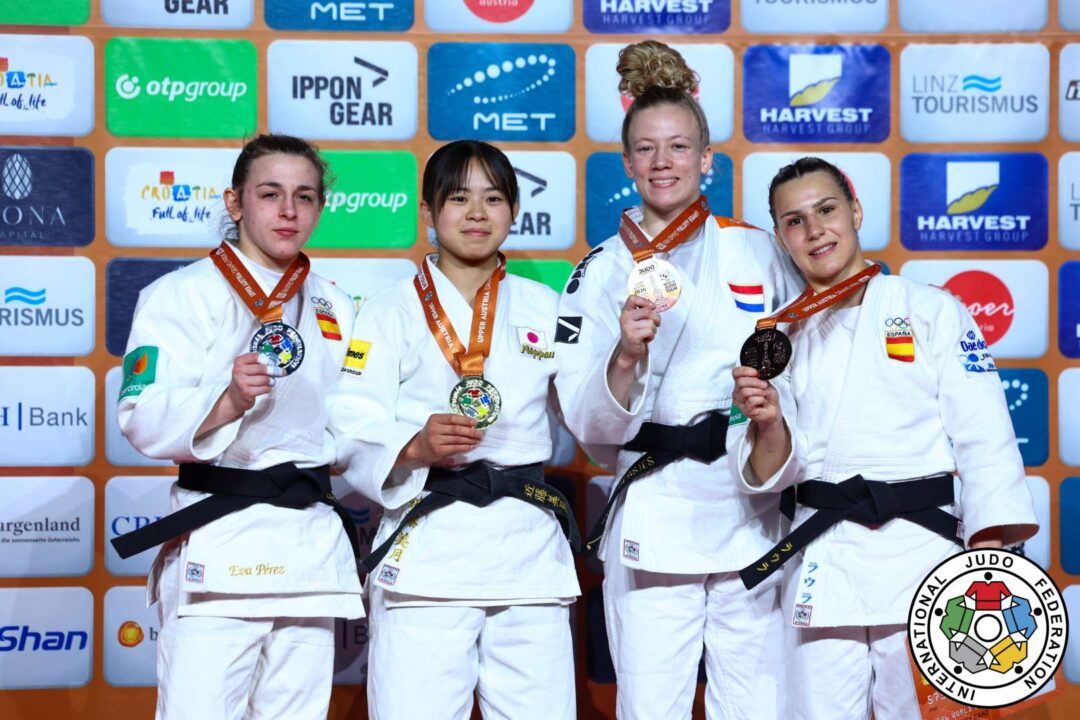 48kg級メダリスト。左から準優勝のエバ・ペレス＝ソレル、優勝した近藤美月、3位のアンバル・ヘルシェスとラウラ・マルティネス＝アベレンダ。