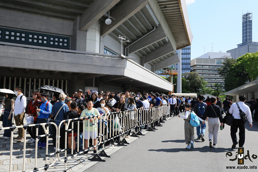 常になく人の出が早かった