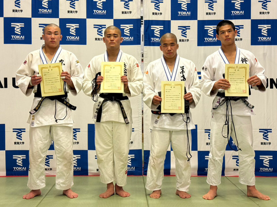 81kg級成績上位者。左が優勝した塩原敬翔。