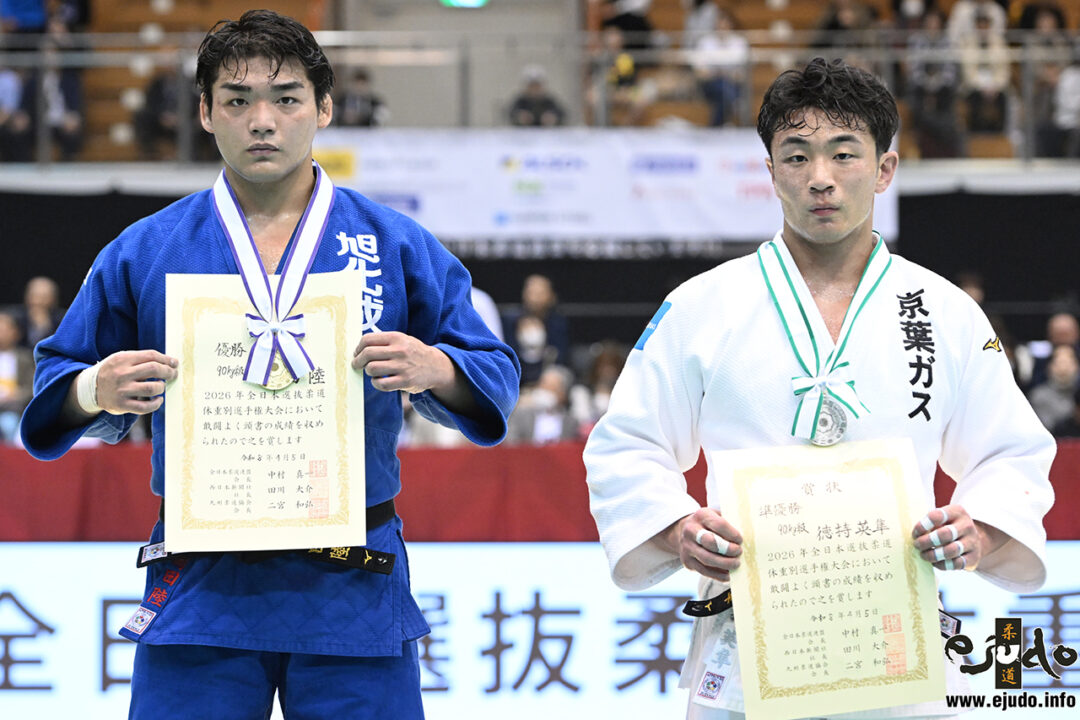 90kg級表彰者。左から優勝した岡田陸、準優勝の徳持英隼。