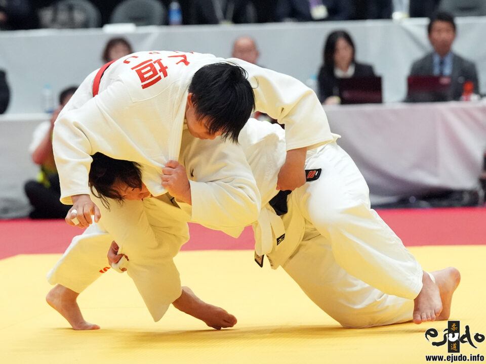 丸山みかの(九州・JR九州)○合技[肩車・隅返](3:38)△上垣妙(近畿・環太平洋大1年)