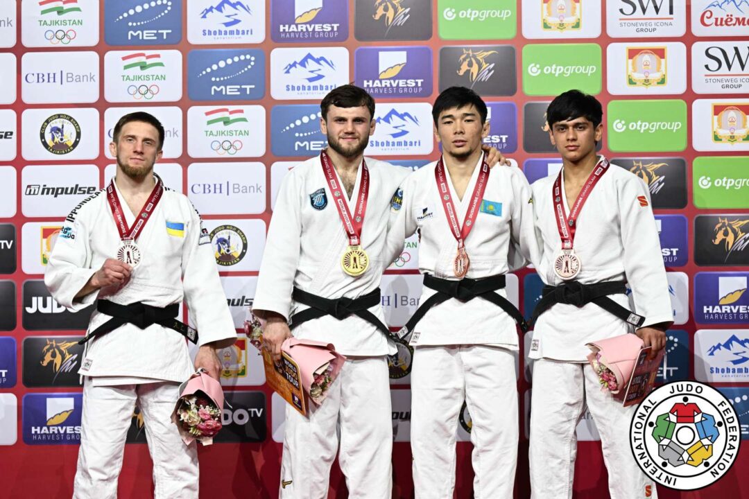 60kg級メダリスト。左から準優勝のアルテム・レシュク、優勝したアユブ・ブリエフ、3位のヌラディル・アルジャンとロイク・クドブディノフ。