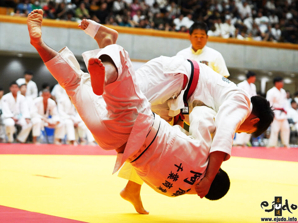 1回戦、国士舘の大将髙橋迅が千葉商・阿藤巧真から内股「一本」
