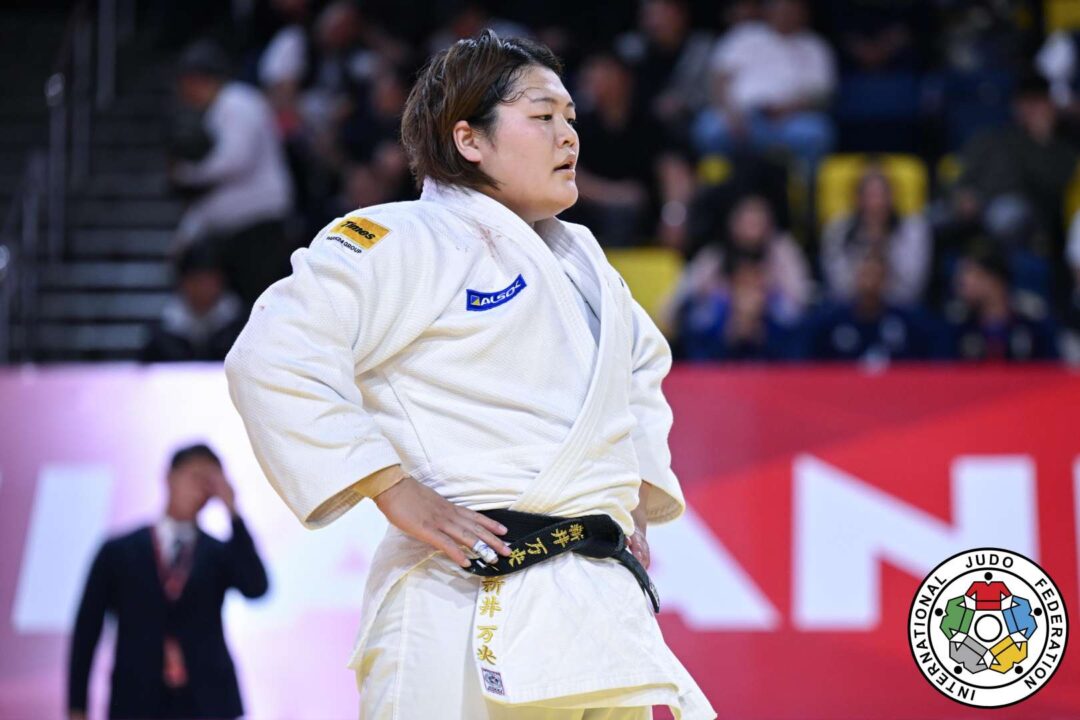 優勝を決めた新井万央