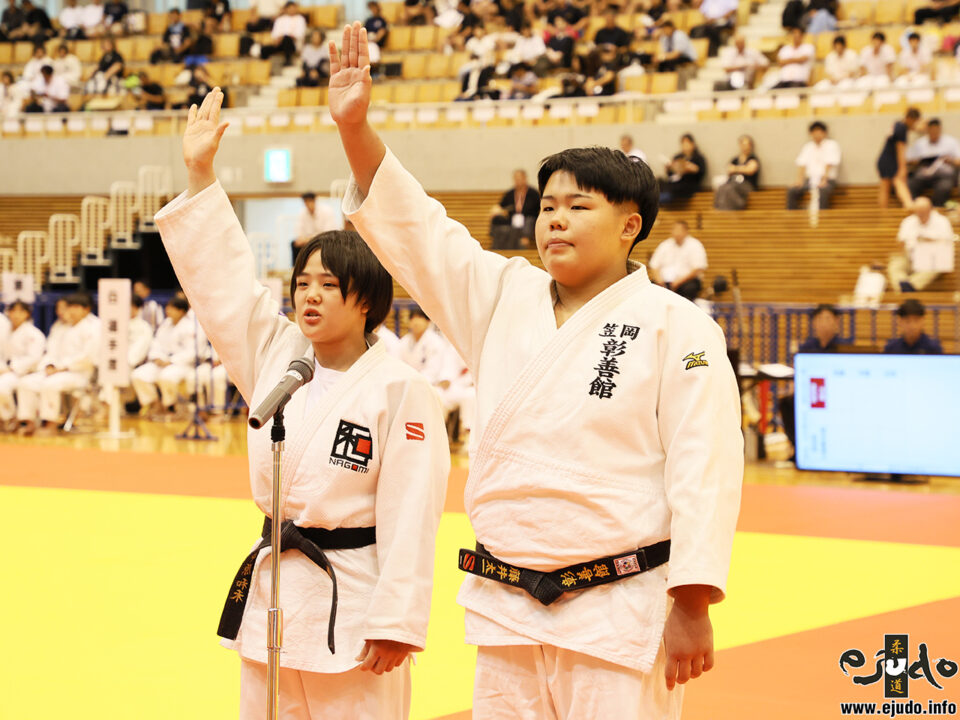 開会式。宣誓は地元・岡山から藤井太一(笠岡彰善館)と、中原和禾(和柔道クラブ)が務めた。