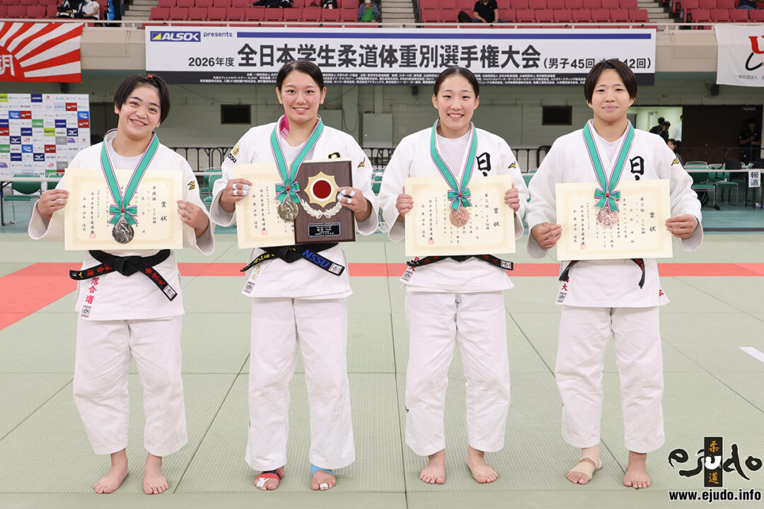 70kg級メダリスト。左から準優勝の落合渚、優勝した小林絆、3位の本田万智と近松麻耶。