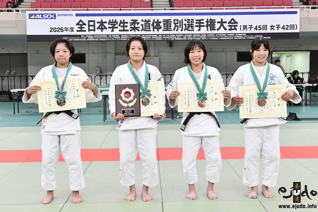 48kg級メダリスト。左から準優勝の平峯夏鈴、優勝した宮木果乃、3位の畑山凜と朝田結衣。