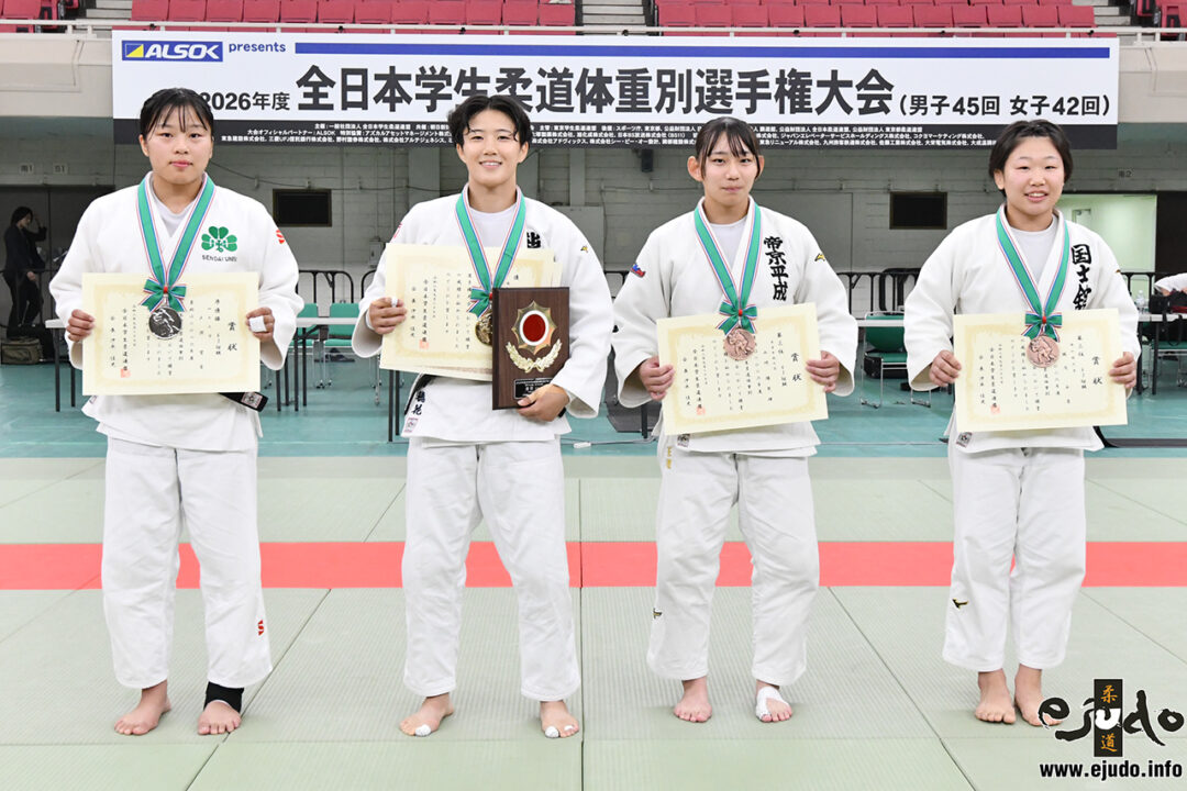 63kg級メダリスト。左から準優勝の戸澗望愛、優勝した木村穂花、3位の山崎陽茉理と織茂永愛。