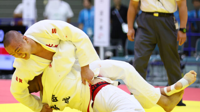 【レポート】技の切れ味押し出したダークホース・井上玄樹が驚きの初タイトル。オール「一本」で勝ち上がったファイター𠮷田征矢は決勝で力尽く／第75回インターハイ柔道競技 男子81kg級