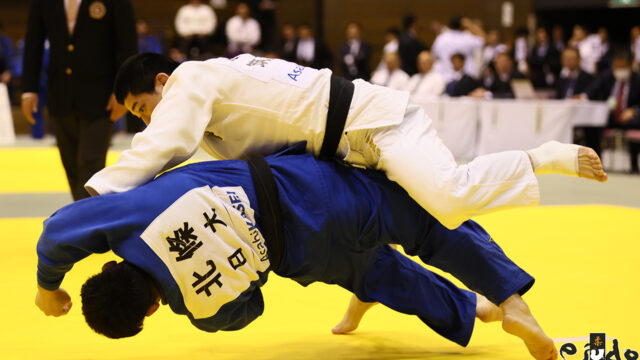 【ニュース】東海大、天理大、明治大ら順当に最終日へ 注目対決は筑波大が2-1で日本大退ける／全日本学生柔道体重別団体優勝大会(男子28回) 第1日