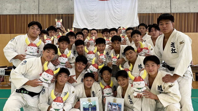 【ニュース】2年連続王座の近江、編集部特別賞の東北に記念品贈呈／第6回「ベストプロフィール賞」