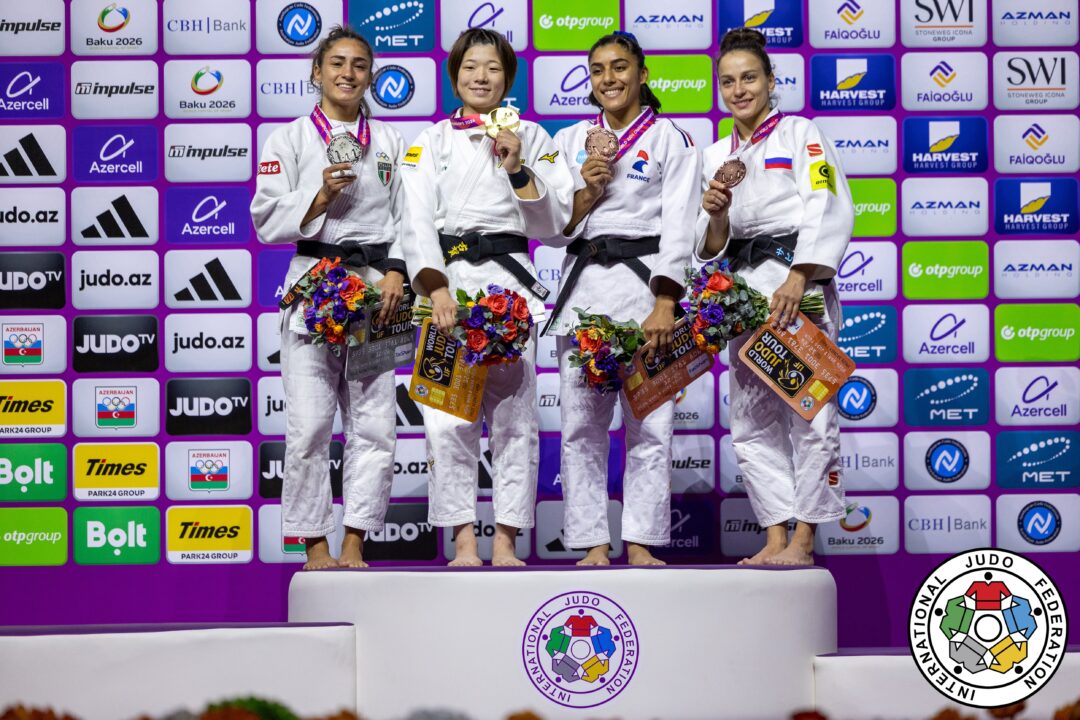 48kg級メダリスト。左から準優勝のアッスンタ・スクット、優勝した古賀若菜、3位のシリーヌ・ブクリとサビーナ・ギリアゾワ。