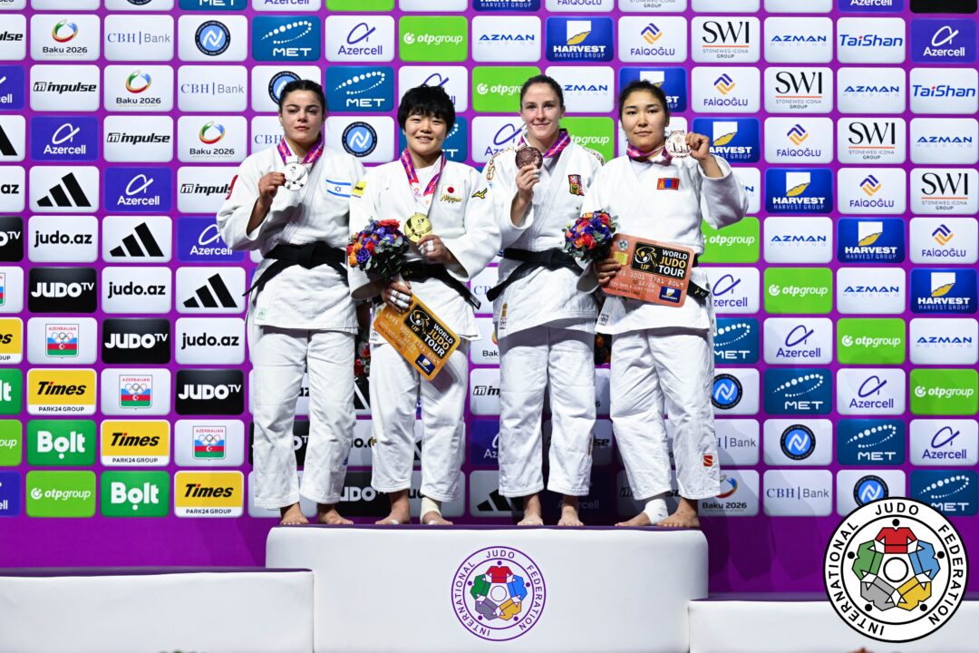 63kg級メダリスト。左から準優勝のケレム・プリモ、優勝した嘉重春樺、3位のレナタ・ザコワとラグワトゴー・エンフリーレン。