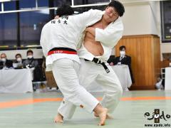 100kg超級決勝、中村雄太は高橋翼との壮絶な攻め合いを制した。