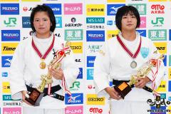 63kg級優勝の山口葵良梨と準優勝の石岡来望。