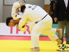 準々決勝、羽賀は体重130キロの香川大吾から内股「技有」を奪った。