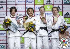 63kg級メダリスト。左から2位の土井雅子、優勝の鍋倉那美、3位のアンジェリカ・シマンスカとサンネ・フェルメール。